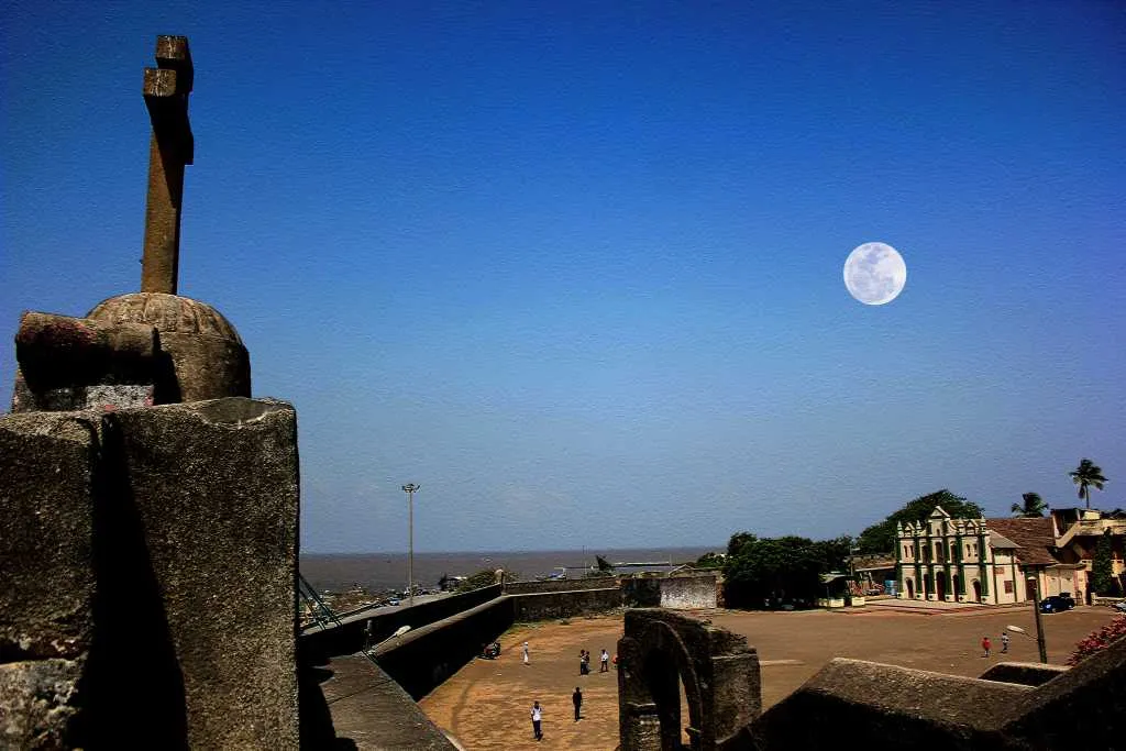 Daman Beach Scene